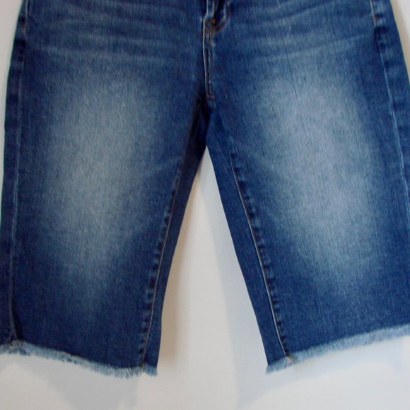 Lucky Brand Jean Shorts Abbey Bermuda Long Denim Frayed Raw Hem Size 4  / 27 - Picture 5 of 16
